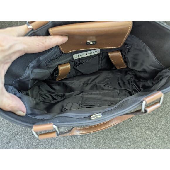 Tommy Hilfiger Handle Bag Purse Tote Leather Straps And Bottom - Picture 13 of 14